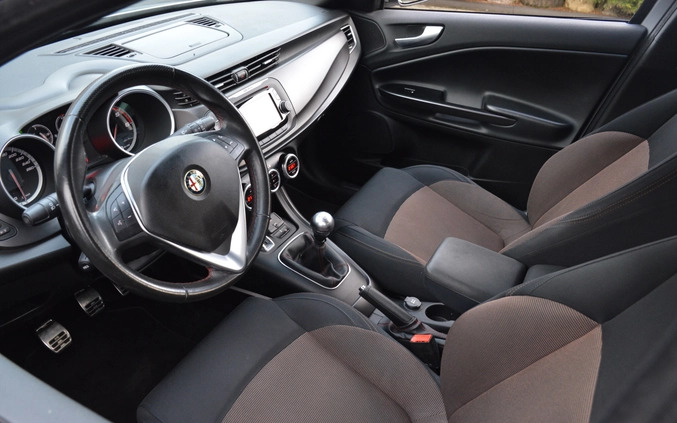 Alfa Romeo Giulietta cena 31900 przebieg: 234321, rok produkcji 2015 z Radzyń Podlaski małe 781